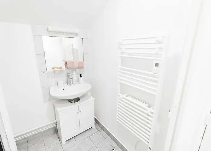 Apartment Spacieux Avec Bureau - Calme & Proche Lyon